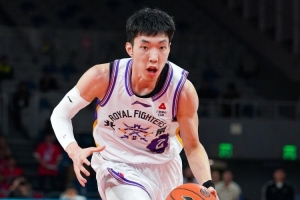 劳模！廖三宁打满半场6中3拿到8分2板1助 半场压哨上篮