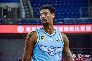 拼尽全力！米奇16中8空砍28分13板3帽 三分8中5