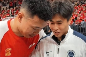 同是深圳主队！ 欢迎深圳新鹏城球员戴伟浚做客深圳男篮主场