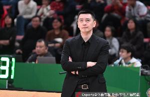 官方：杨鸣因个人身体原因请辞 助教乌戈代理主教练职责