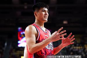 很拼效率不高！陈国豪11中3拿到9分5板1助2断 4前场板