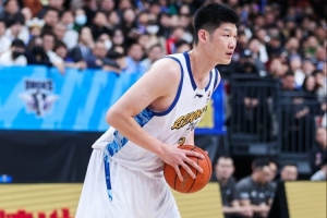 戏份不多！胡金秋全场出战28分钟 出手9次拿到9分7板2帽