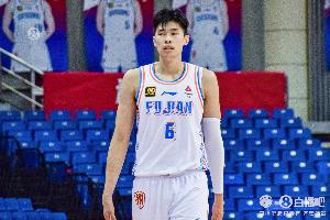 继续保持侵略性！邹阳半场8中6&三分3中2砍下15分4抢断