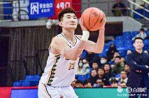 手凉！孙铭徽半场6投仅1中拿到4分3助 罚球2中2
