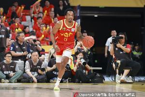 状态十分一般！小巴里·布朗出战24分钟 14中3&三分11中3