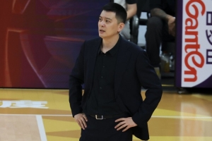 杨鸣：个人意愿是边解说边学习 边等待工作机会或者其他的选择