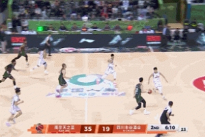 风骚传球！郭昊文突破背传助攻所罗门双手炸扣
