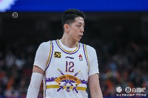 防守在线！沈梓捷5中2拿到4分4板3断2帽 但也有4失误