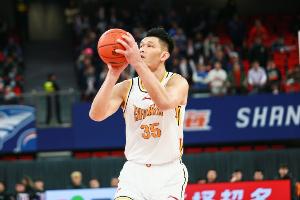 效率很高！葛昭宝12分钟5中4拿到8分4板 正负值+25