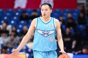 媒体人：北京这球输得确实……最后始终解决不了王奕博米奇的挡拆