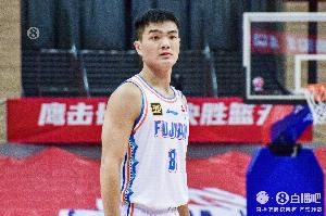 难阻失利！黎伊扬13中5拿到14分3板4助 三分7中3