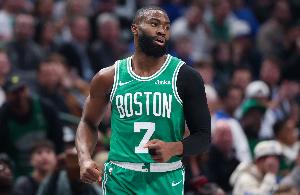 高效全能！杰伦·布朗18中10砍下23分15板13助 正负值+11