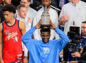 华子夺得全明星MVP！芬奇：我在电视上看了比赛 真的为他感到骄傲