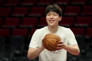 杨瀚森：压力大时会睡觉打游戏听歌 休息日会去吃点好的或去训练