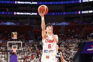 小试牛刀！杨舒予6投3中拿到7分4篮板4助攻 正负值+23