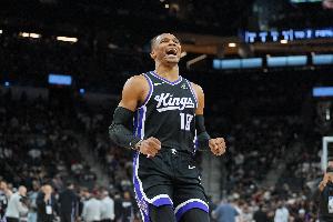 👏里程碑之夜！威少本场抢下11篮板 生涯总篮板破9K