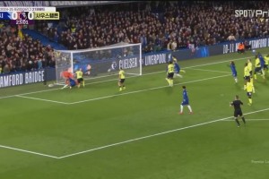 切尔西1-0领先！阿达拉比奥尤摆渡！恩昆库后点包抄头球破门！