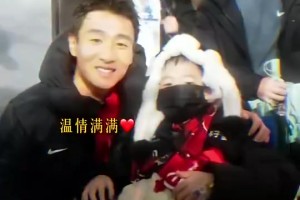这次得点赞👍！韦世豪的庆祝动作，是与患病小球迷间的约定