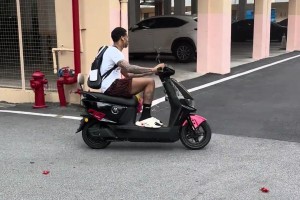 🛵电动车配上了！特雷-伯克这回才算是正经融入广东队了😂