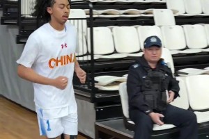 属于中国的美式后卫来了！朱正这个速率看着真舒服