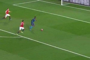 10年前的今天，维尔贝克助阿森纳在老特拉福德2-1击败曼联