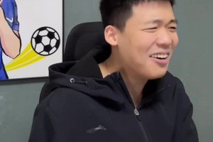 看见帕尔默点球不进，王楚淇嘴上喊重发心里乐开花😂