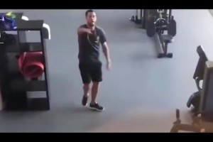 魔性！珍藏视频：德布劳内视角看到的阿扎尔跳舞！