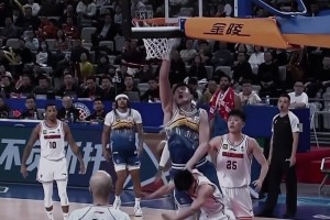 徐杰社媒晒大帽李炎哲视频，并配文：广东火锅有点清淡😂