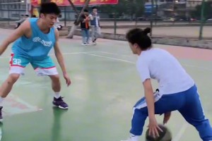 所以说打篮球嘛，一定要相信自己的队友...😏