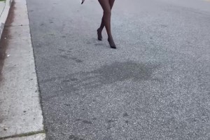香车美女！杰伦-布朗女友这黑丝美腿你给几分？😍