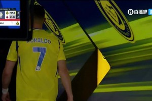 C罗第61分钟被换下场！下场后直接走回了更衣室！