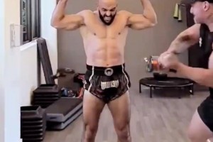 WWE拳手约战梅西，梅西保镖：想打的话可以找我🥊