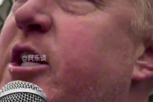 这是饭碗！“白曼巴”布莱恩-斯卡拉布莱恩在野球场打爆球迷