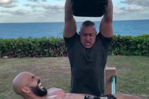 难怪能当梅西保镖，轮胎砸腹肌这也太猛了吧😮