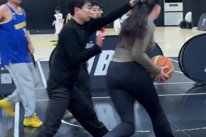 挥手不是再见， 而是老弟你还得练～ ☺
