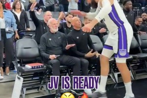 国王的瓦兰丘纳斯把教练团几乎扇了个遍！🤣