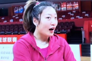 震惊😮！保洁员竟是隐藏的篮球高手，梦姐直呼内行👏