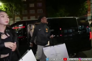 这摆拍0分！甲亢哥上演“英雄救美”一幕😁