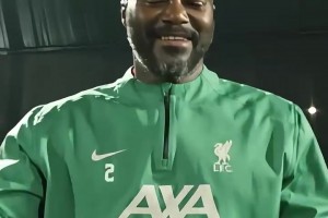 无巧不成书！便衣警察身穿利物浦球衣逮捕纽卡毒贩球迷！