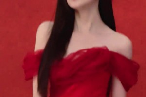 气质女王范！马凡舒更新社媒，一身红裙真漂亮😍