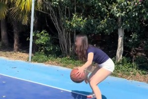 女朋友叫我看她训练运球，大家说说有什么问题👀