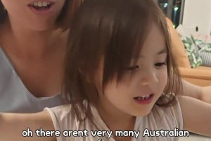 博主视频：国足落后，澳大利亚老婆反应