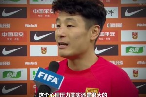 网友偶遇澳大利亚男足逛街！还有队员抽空去理发
