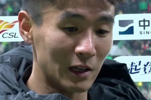 亦敌亦友！于大宝退役仪式，成都蓉城全队上前依次拥抱