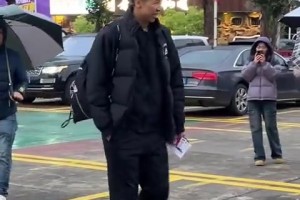 哈哈哈！黄牛推荐黄思静优惠买票进场看比赛~给大哥整懵了哈