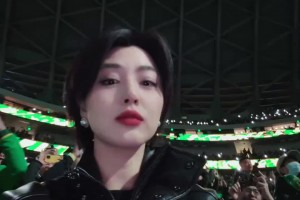 燃🔥，实拍：当“这是哪儿，北京”与“成都雄起”交相辉映