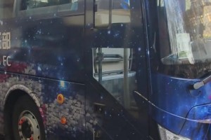 申花全队于今日抵达下榻酒店，球队明天将迎战中超升班马云南玉昆