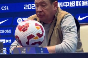 申花赛后，斯卢茨基:今天中场休息时我没骂人