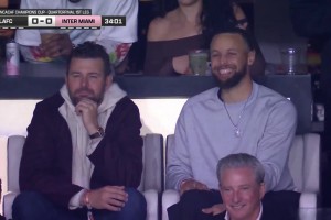 巨星效应😁！NBA勇士全队观战迈阿密国际&梅西比赛