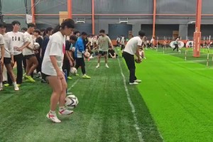 小姐姐足球体考，一看就是苦练过的👍